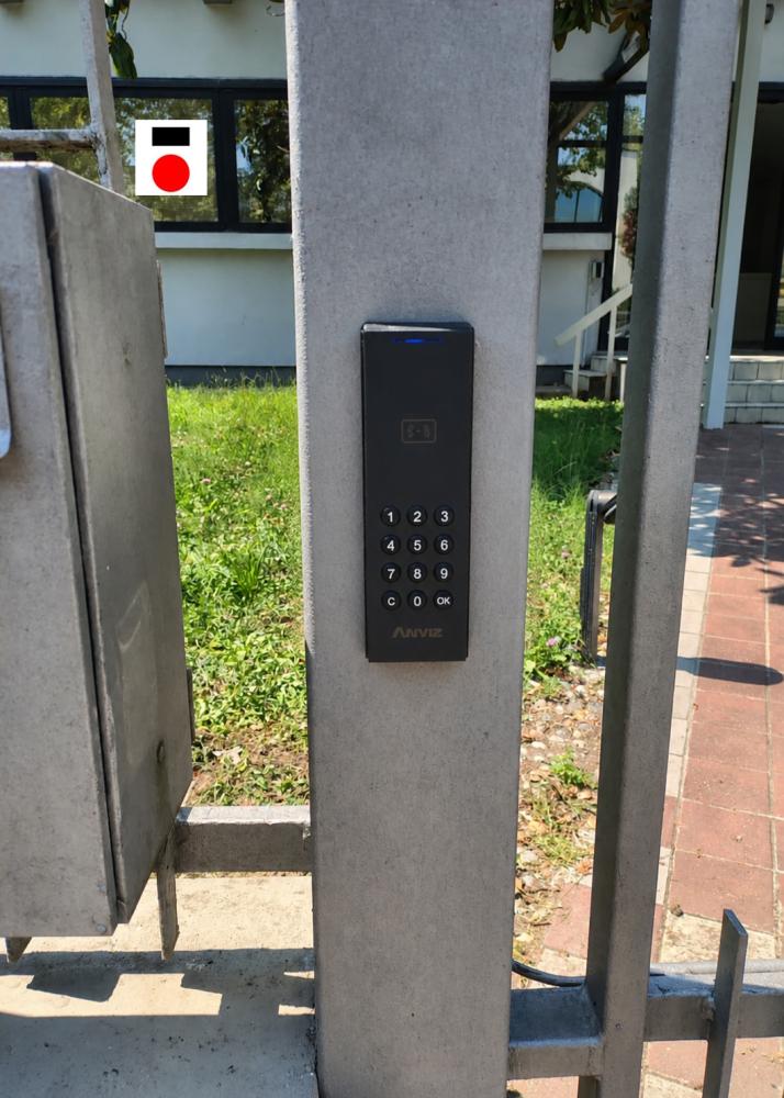 Sistema di controllo accessi Bologna con lettori Anviz e software Jweb‑KEY