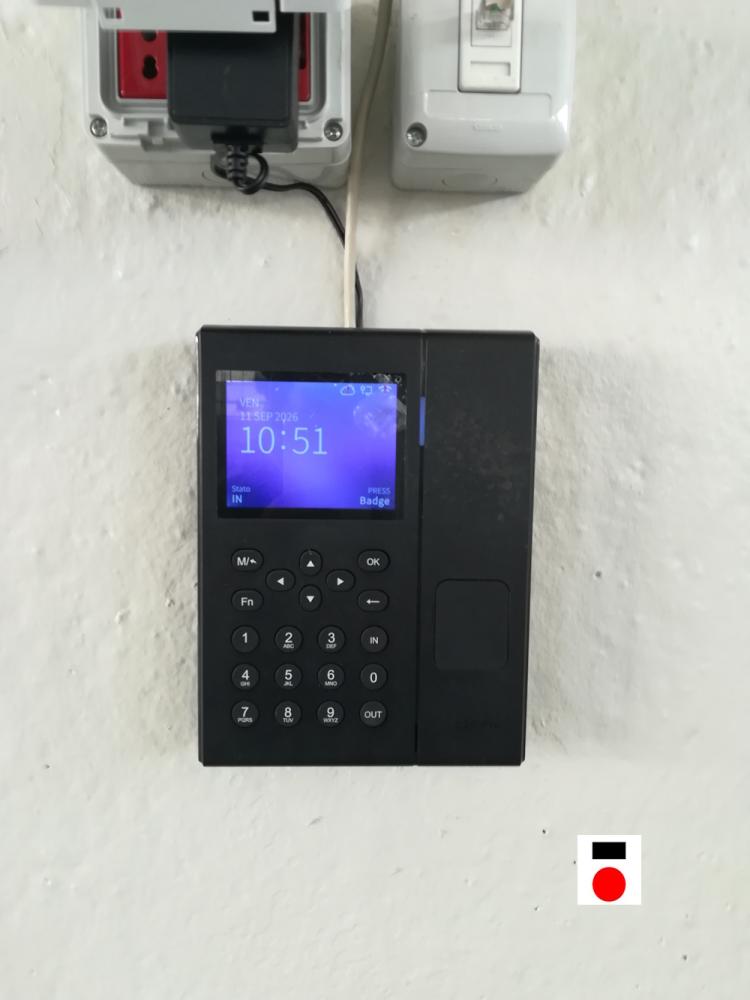 Impianto integrato: terminali RFID Anviz e JuniorWEB on-premise