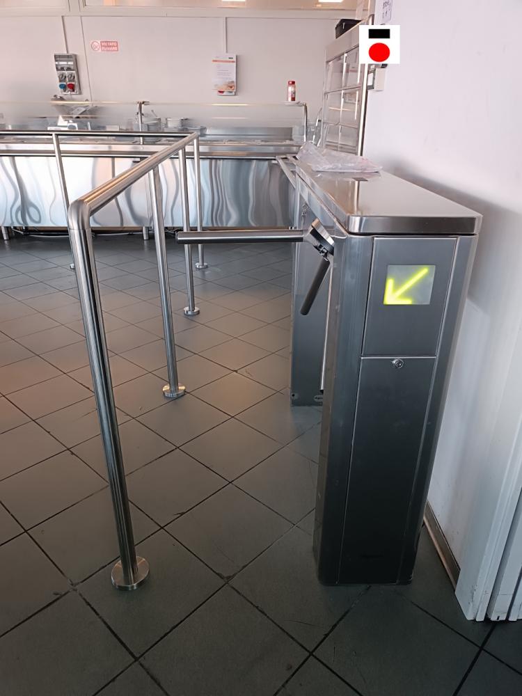 Struttura dell’impianto con tornello a tripode e dispositivi installati