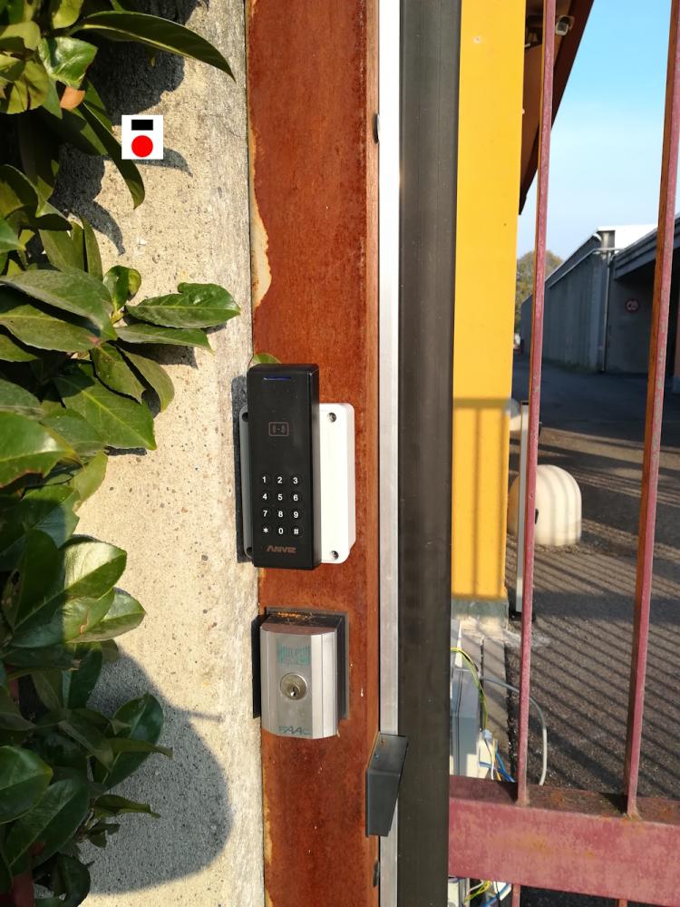 Vantaggi operativi e strategici del controllo accessi web con tornello a tutta altezza in ambito industriale